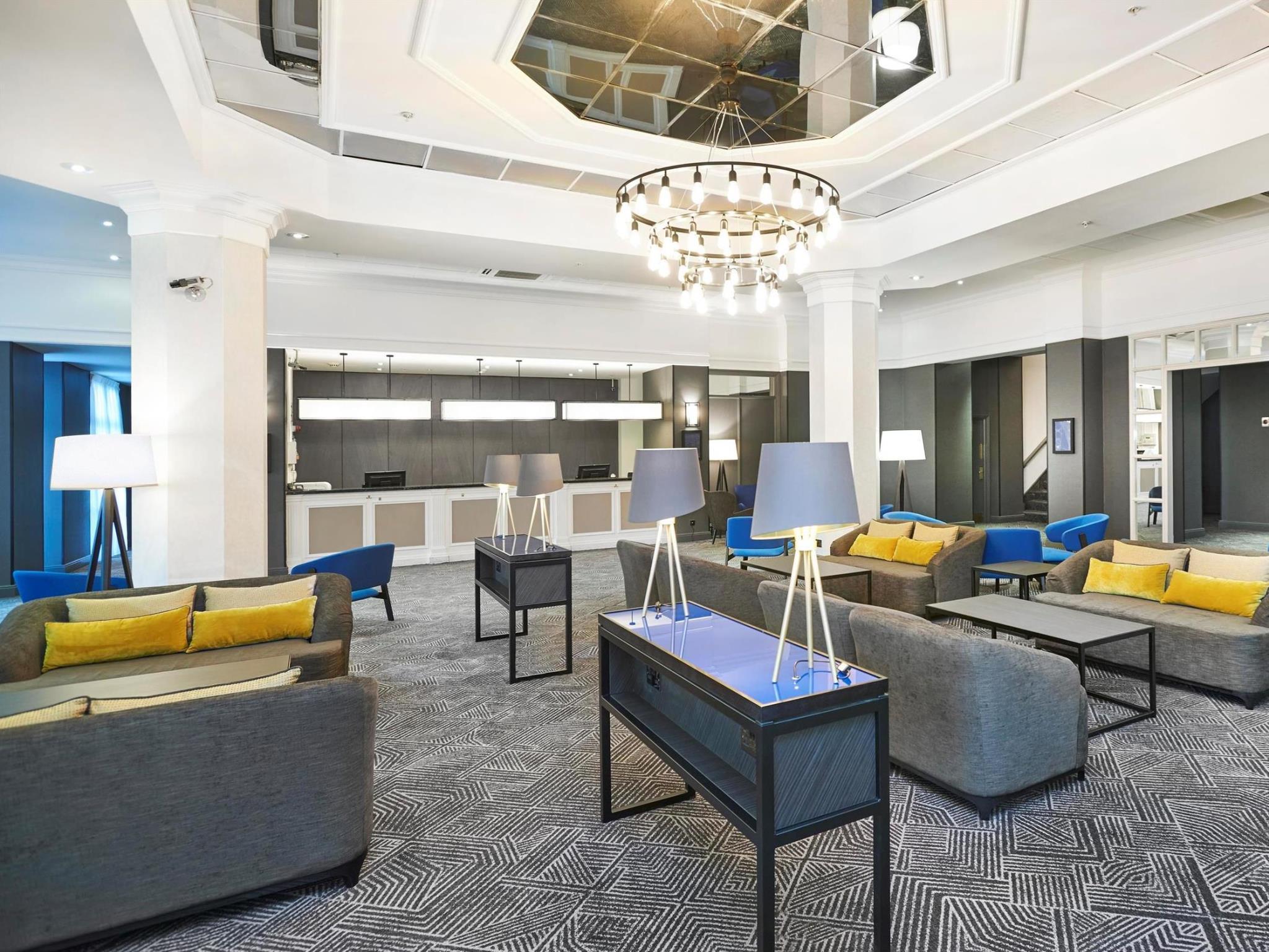 Doubletree By Hilton Dartford Bridge Hotel Buitenkant foto