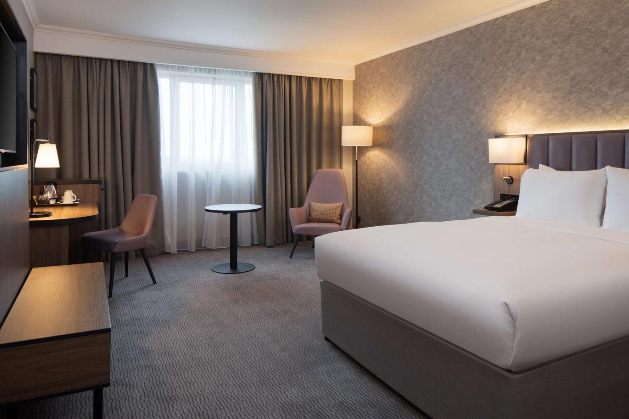 Doubletree By Hilton Dartford Bridge Hotel Buitenkant foto