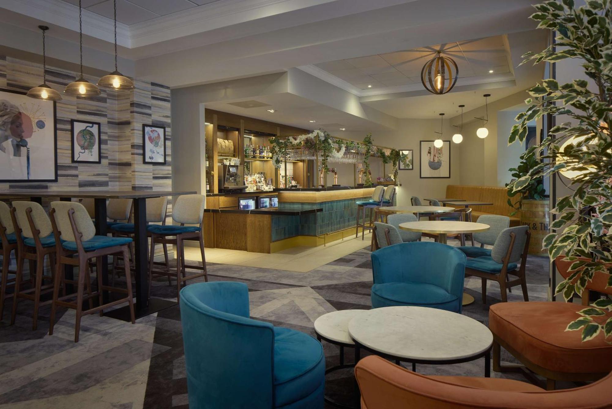 Doubletree By Hilton Dartford Bridge Hotel Buitenkant foto