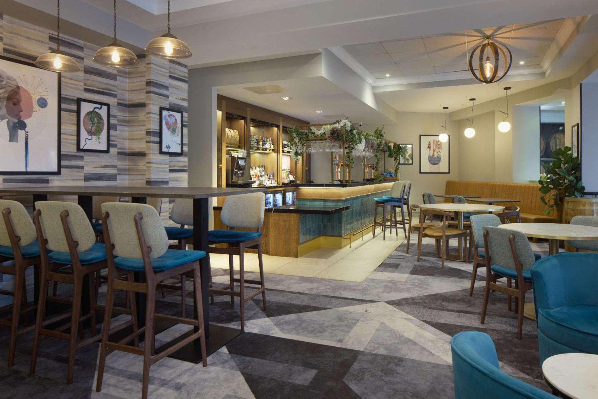 Doubletree By Hilton Dartford Bridge Hotel Buitenkant foto