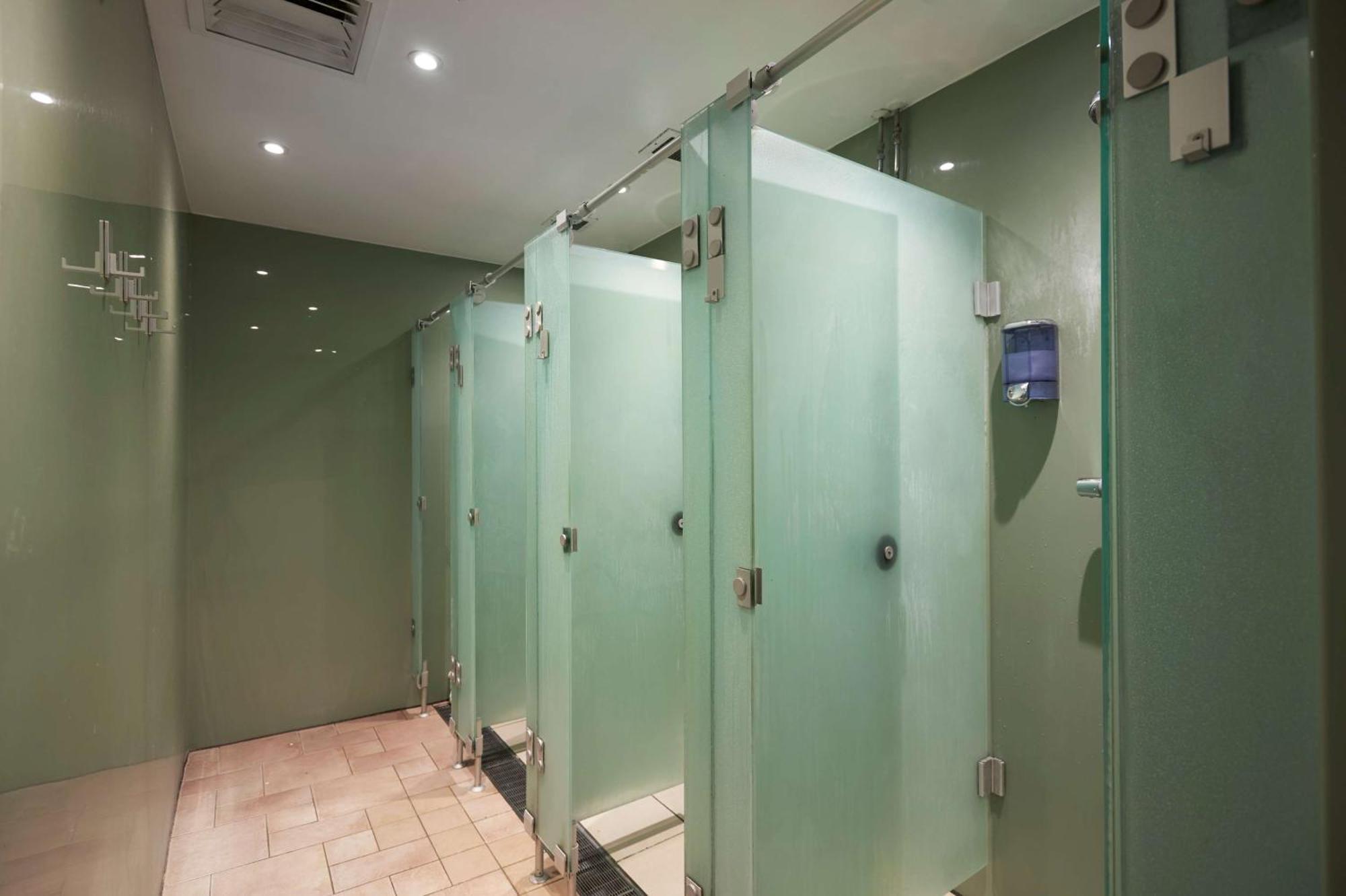 Doubletree By Hilton Dartford Bridge Hotel Buitenkant foto