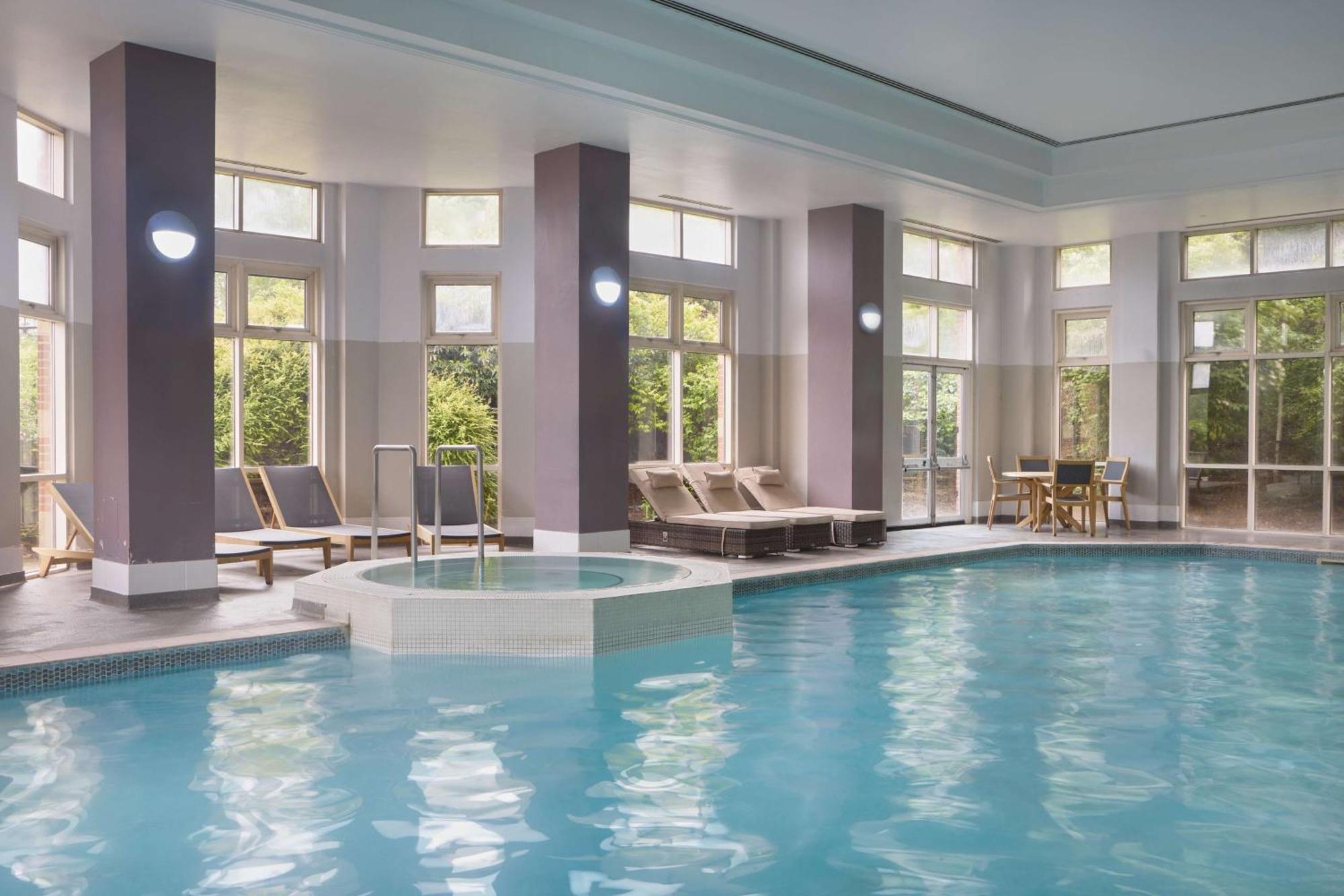 Doubletree By Hilton Dartford Bridge Hotel Buitenkant foto