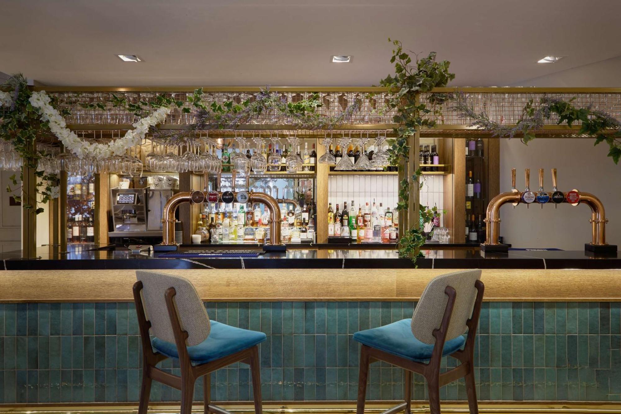 Doubletree By Hilton Dartford Bridge Hotel Buitenkant foto